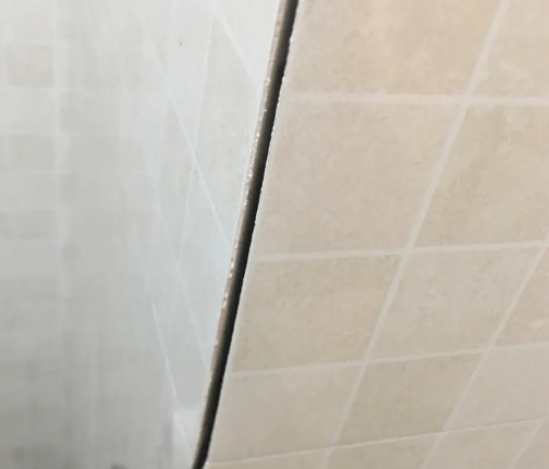 牡丹瓷砖空鼓维修公司分享阳台瓷砖脱落的修复过程可以分为以下几个步骤