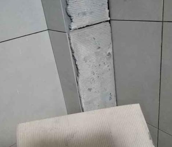 牡丹瓷砖空鼓维修公司分享下厨房瓷砖脱落的补救措施。